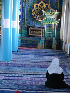lady praying in mosque